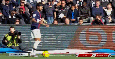 多纳鲁马：自豪能力压众多优秀门将获奖，盼在曼城获更大成功（多纳鲁马：为力压群雄捧杯感到骄傲，期待在曼城创造更大辉煌）