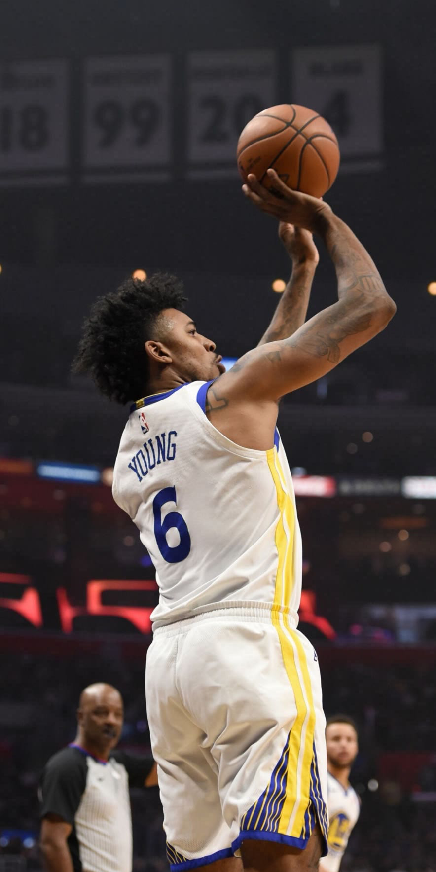 西甲半场：博耶点射破门，阿拉维斯暂1-0皇家社会（西甲半场战报：博耶点球命中，阿拉维斯1-0领先皇家社会）