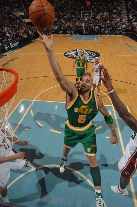 欧冠积分榜分析：小组晋级形势紧张,（欧冠积分解读：小组出线悬念丛生）