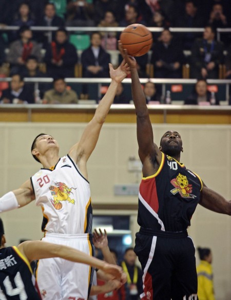 广州主帅战术布置精准（广州主教练战术安排到位）