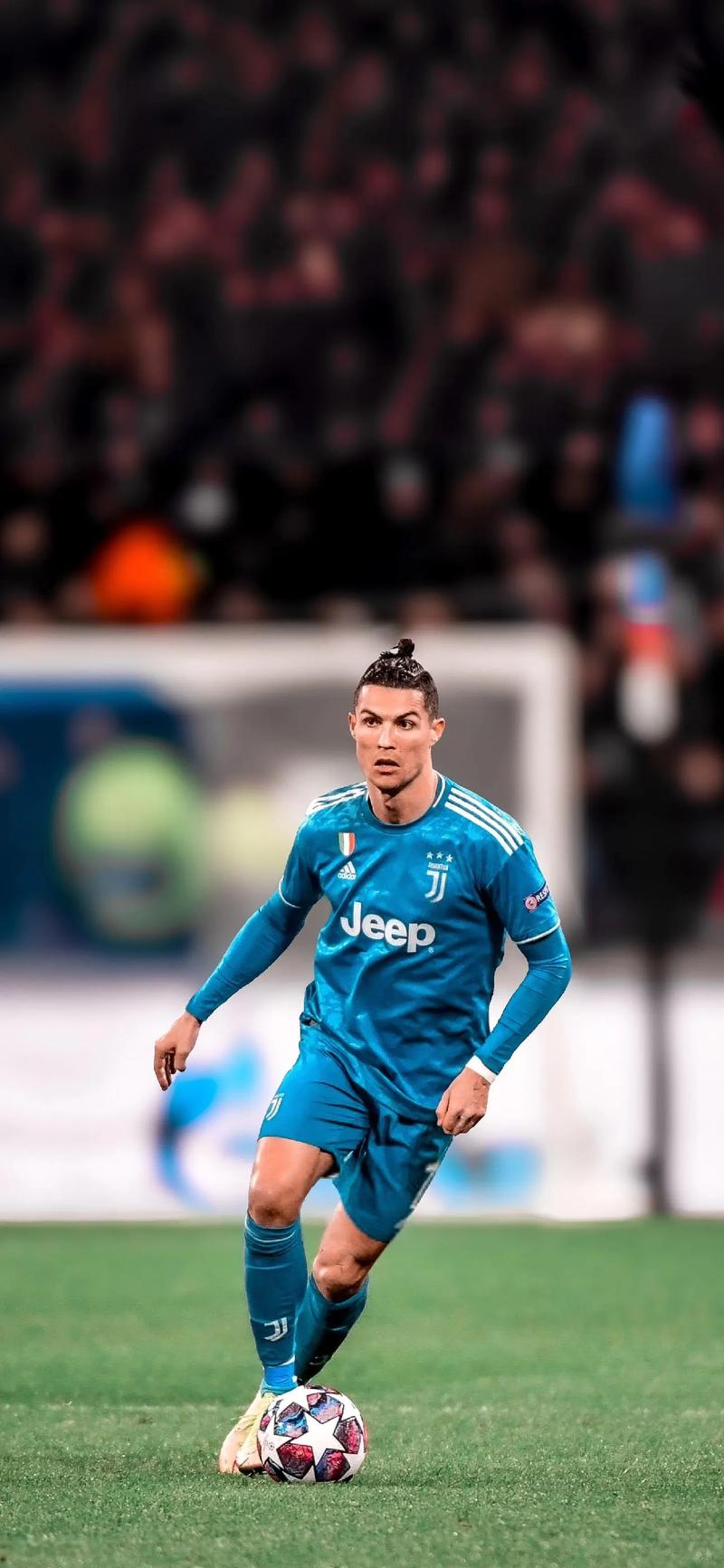 马德兴：中国足球受冷遇因成绩没突破，地方超火爆是大众怒其不争（马德兴：国足成绩难破局致整体遇冷，地方热度高因球迷恨铁不成钢）