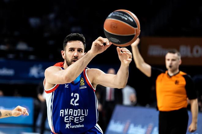 身体素质劲爆！塔克&桑普森新赛季首秀合砍26分11板3助（体能爆棚！塔克和桑普森新赛季首秀合砍26分11板3助）